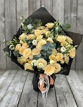 Букет цветов из:  Розы и Лизиантусы в Мартюше