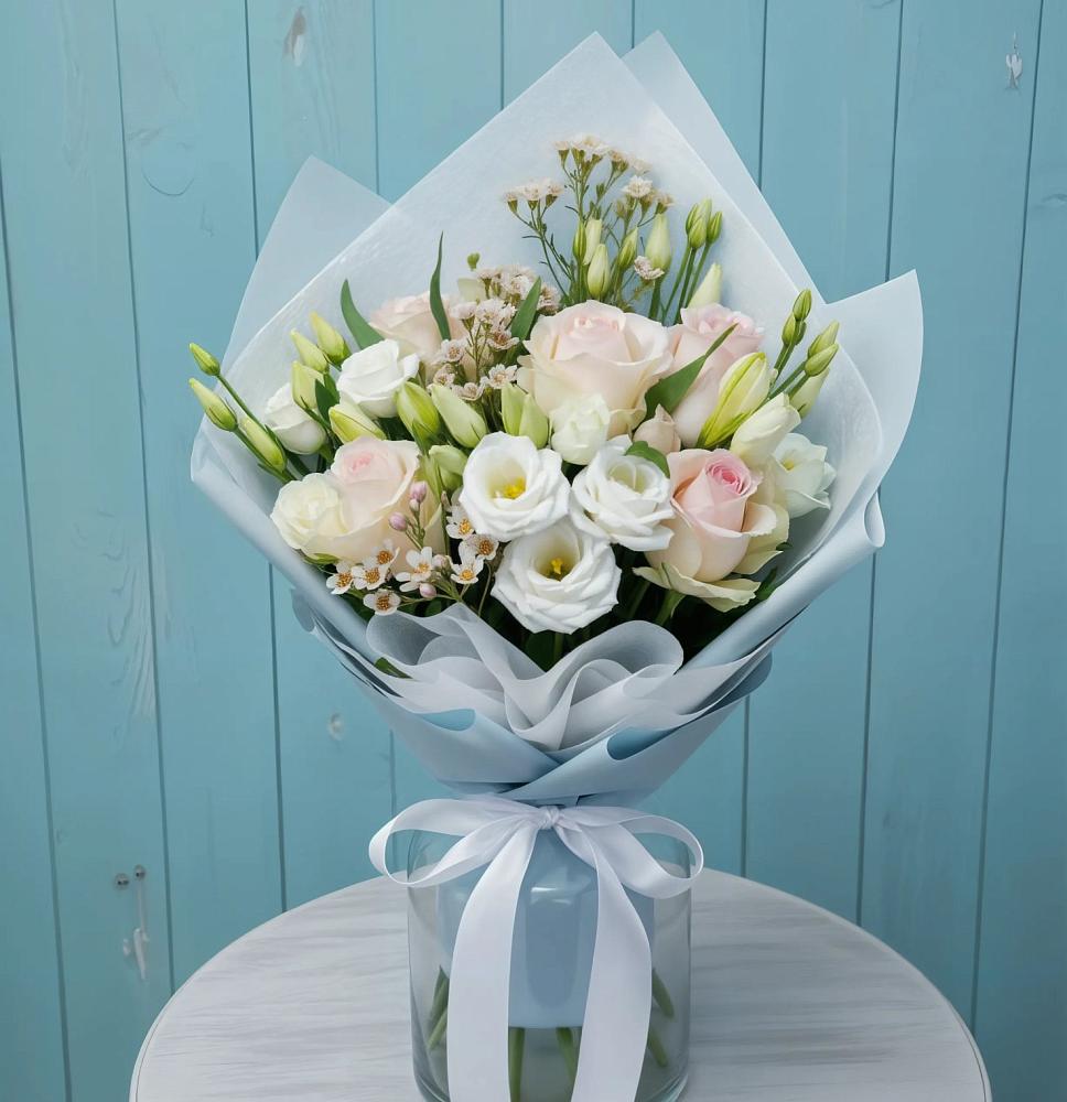 Букет цветов из: Розы и Лизиантусы в Мартюше