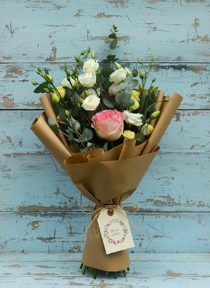 Букет цветов из: Розы и Лизиантусы в Мартюше