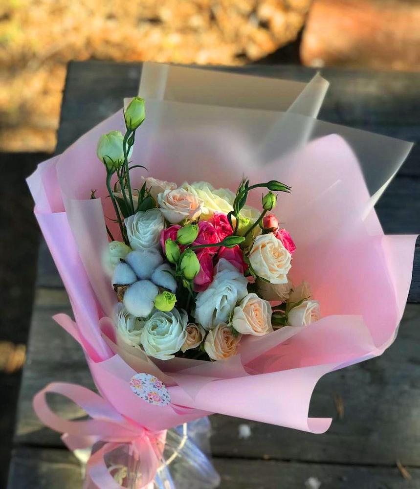 Букет цветов из: Розы и Лизиантусы в Мартюше