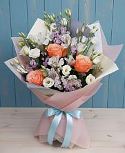 Букет цветов из:  Лизиантусы, Розы, Альстромерии и Гипсофила в Мартюше