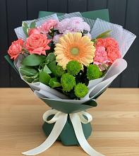 Букет цветов из:  Гвоздики, Розы, Герберы и Хризантемы в Мартюше