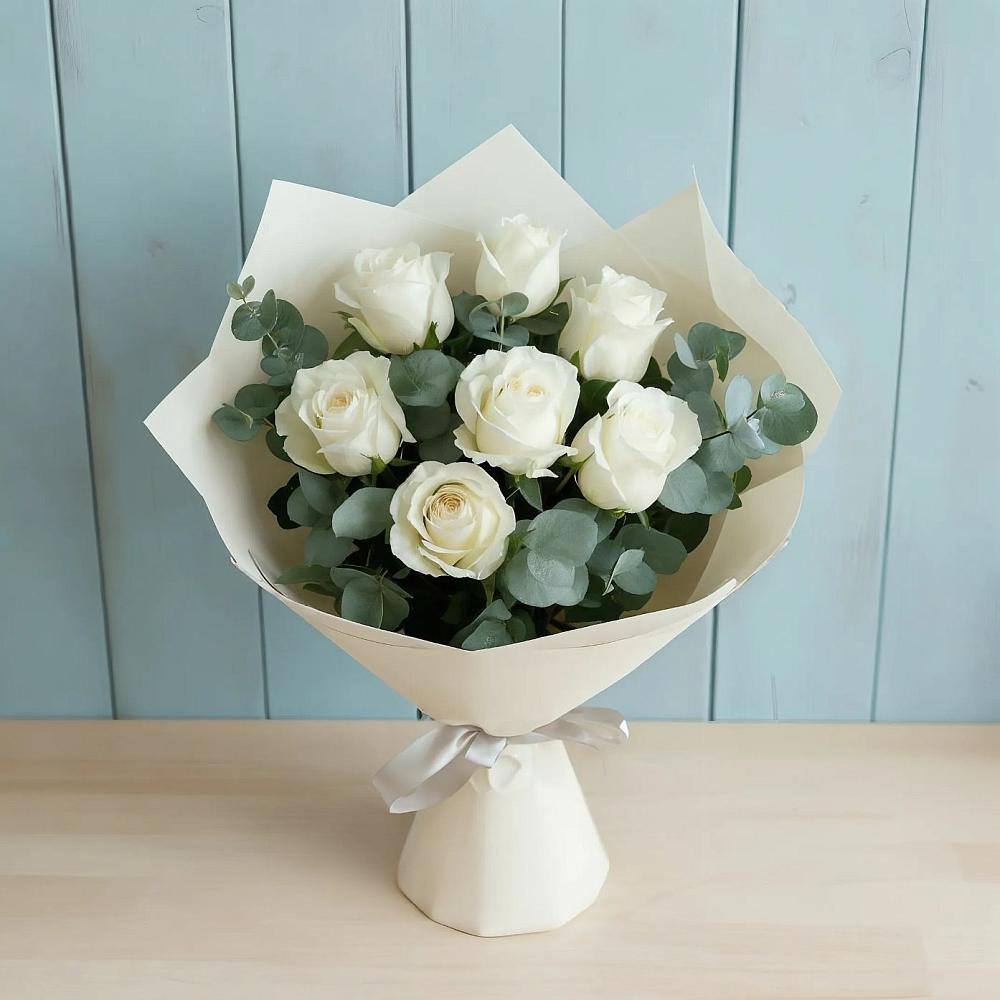 Букет Белые розы в Эвкалипте в Мартюше