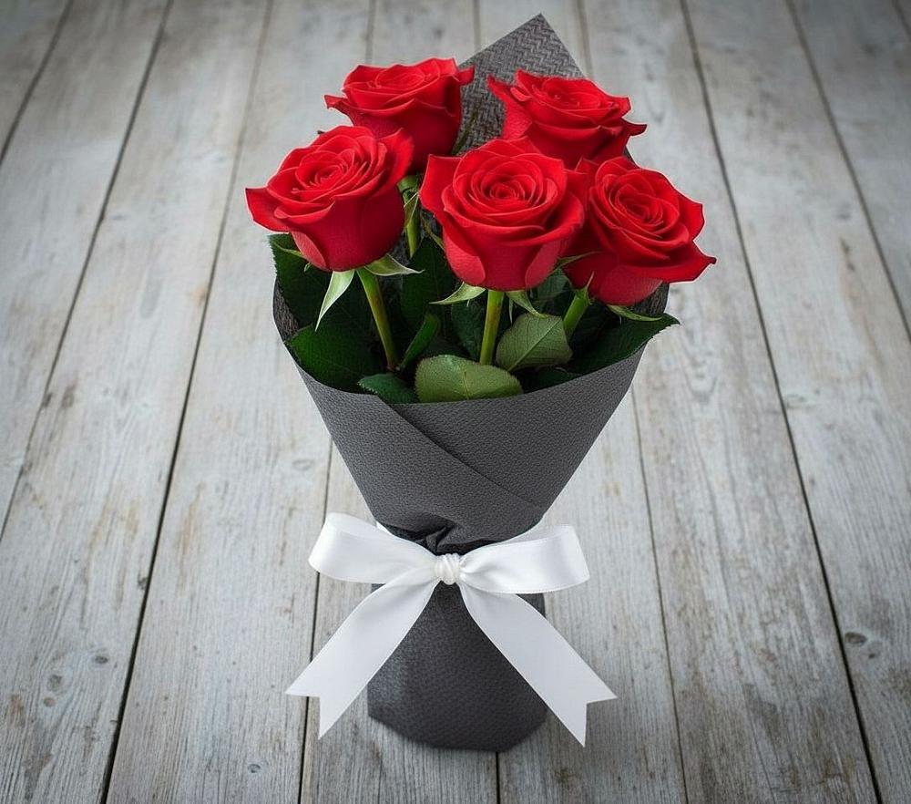 Букет 5 Красных роз Эдлесс Лав в Мартюше