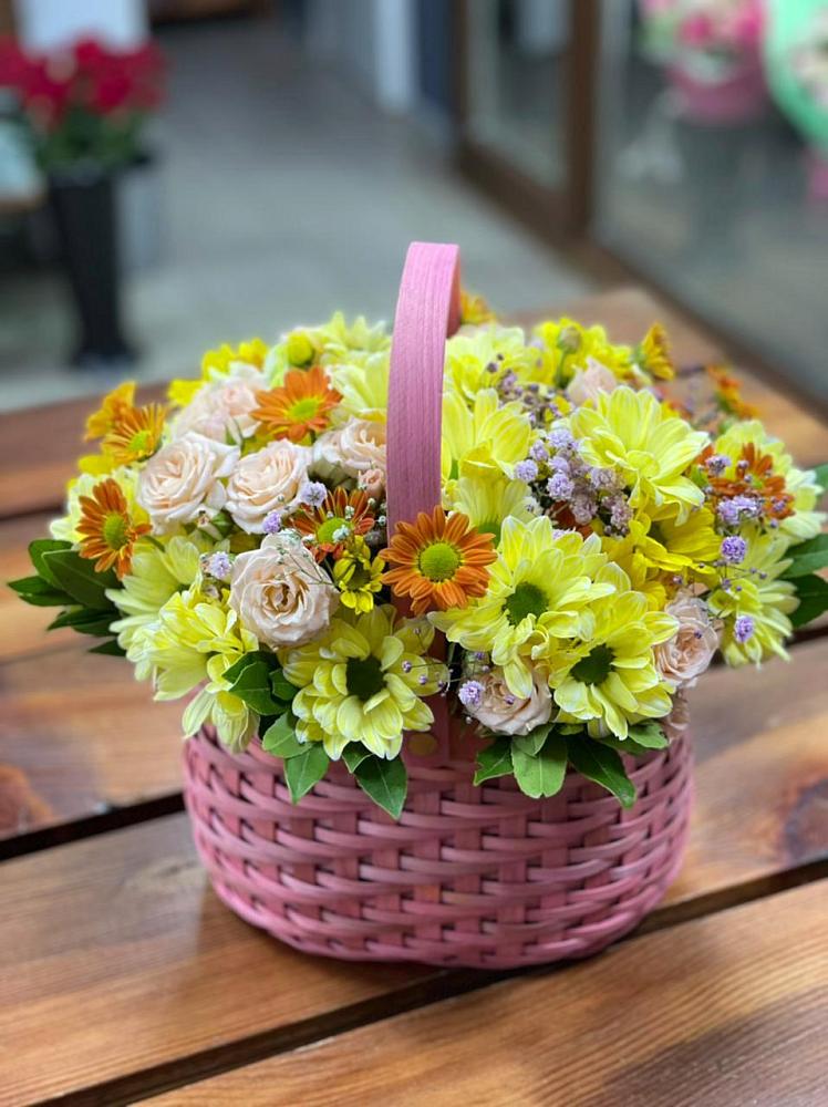 Цветочная композиция из Хризантемы и Розы в корзине в Мартюше