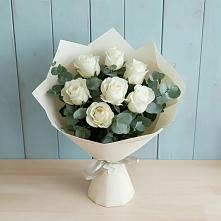 Букет Белые розы в Эвкалипте в Мартюше