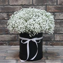 Цветочная композиция из Гипсофила в шляпной коробке в Мартюше