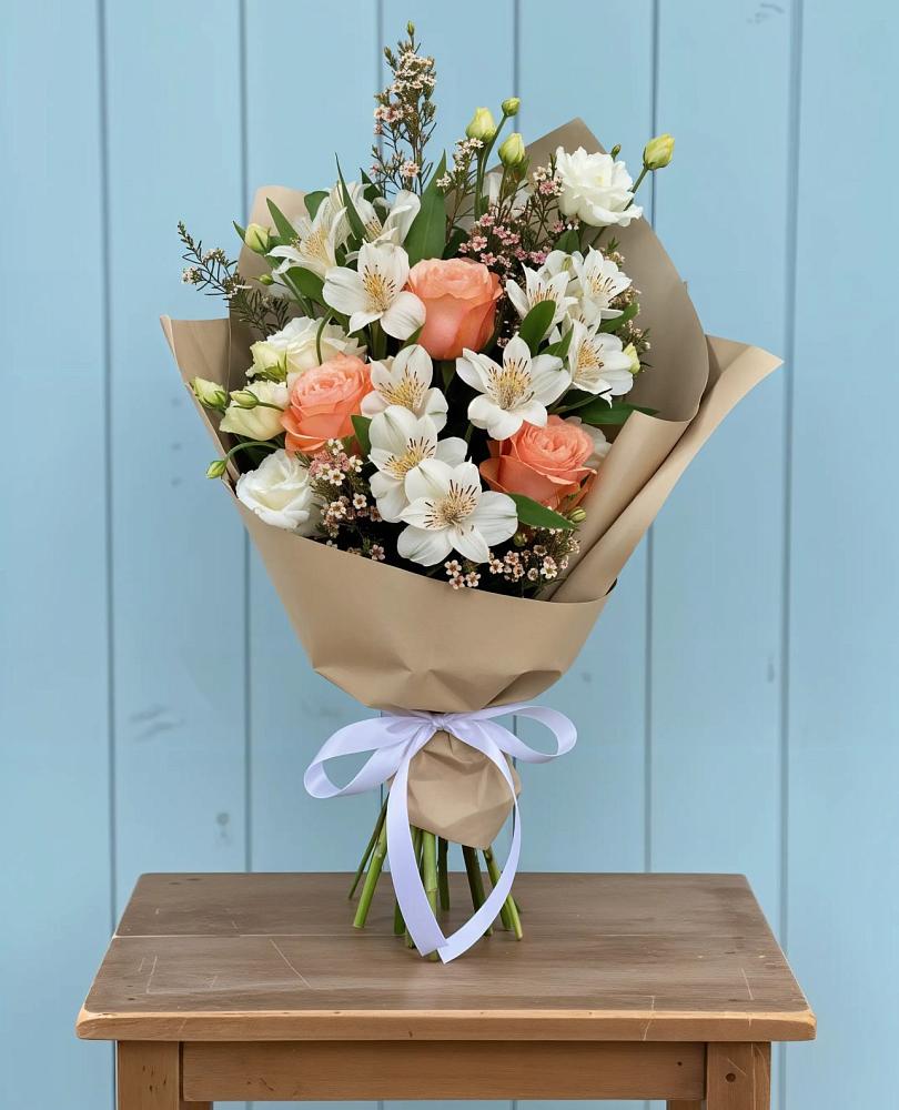 Букет цветов из: Альстромерии, Лизиантусы, Розы и Хризантемы в Мартюше